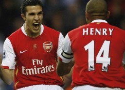 开云官网_2025赛季中超总结，球市火爆新人辈出，外战乏力欠税阴云待解