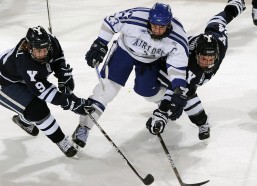 开云app-迈尼昂直面伤病质疑，守门员是绿茵场上最无畏的盾牌与战士