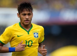 开云-利物浦对阵诺丁汉森林，防守漏洞与进攻疲软持续，红军振兴之路何在？