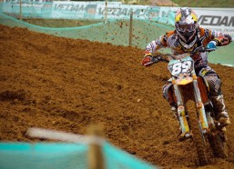 开云：中青报观察，高压反腐与制度变革双轮驱动，中国足球场下战斗重塑未来