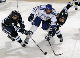 开云娱乐_徐思斯诺克赛场演绎神仙球，母球巧妙折射，绿球应声入袋震撼全场