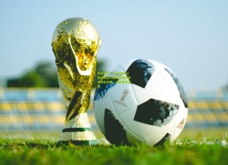 开云娱乐：OMG战队以绝对统治力登顶绝地求生全球总决赛，加冕世界冠军