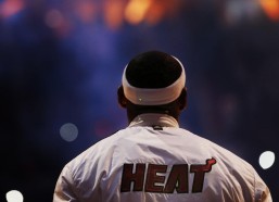 【开云app】李铁案终审落幕，20年刑期尘埃落定，中国足坛廉政风暴迎来标志性节点