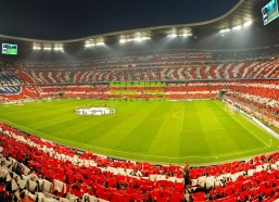 开云娱乐-英雄联盟愚人节特别报道，PDD复出意向引发热议，笑笑深情追忆往昔秀发时光