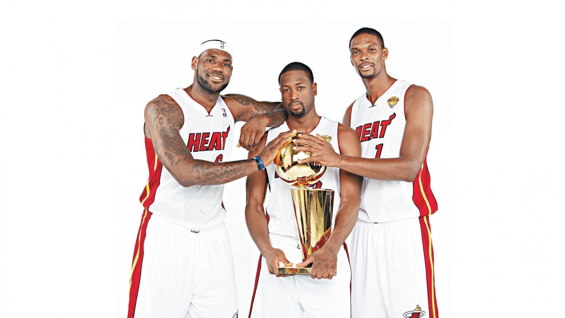 NBA史上最惨烈MVP争夺战,五大巨星数据爆炸,场均31+10+6竟黯然失色